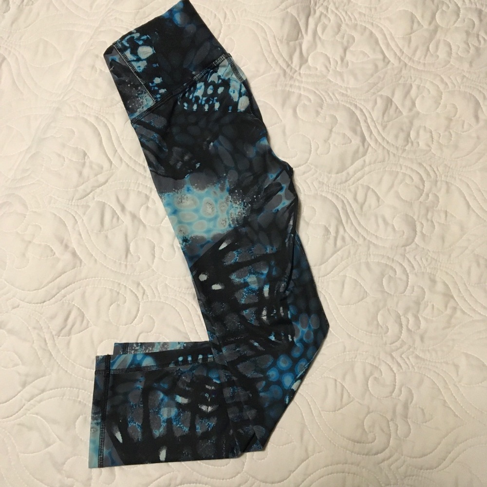 Champion (XS) cropped workout pants
